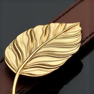 Bespoke leaf-shaped belt buckle